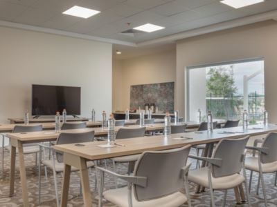 Staybridge By Ihg Hotel